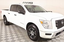 2023 Nissan Titan SV