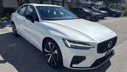 2022 Volvo S60 B5 Momentum