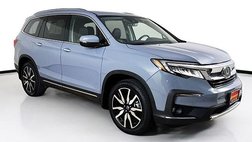 2022 Honda Pilot Touring w/Rear Captain's Chairs
