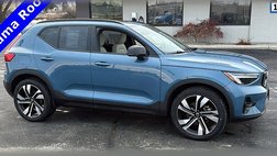 2023 Volvo XC40 B5 Plus Dark Theme