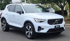 2025 Volvo XC40 B5 Plus Dark Theme