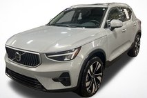 2024 Volvo XC40 B5 Plus Bright Theme