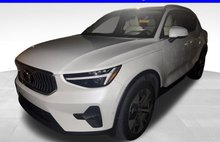 2025 Volvo XC40 B5 Plus Bright Theme
