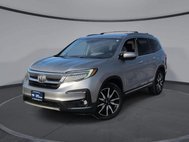 2020 Honda Pilot Touring w/Rear Captain's Chairs