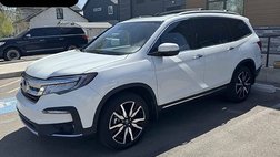 2021 Honda Pilot Touring w/Rear Captain's Chairs
