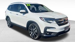 2022 Honda Pilot Touring w/Rear Captain's Chairs