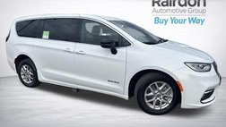 2024 Chrysler Pacifica Touring