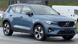 2025 Volvo XC40 B5 Plus Dark Theme