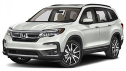 2022 Honda Pilot Touring w/Rear Captain's Chairs