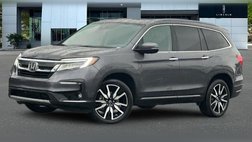 2022 Honda Pilot Touring w/Rear Captain's Chairs
