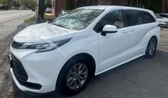 2022 Toyota Sienna LE 8-Passenger