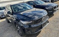 2023 Volvo XC40 B5 Plus Dark Theme