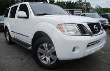 2011 Nissan Pathfinder LE