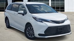 2022 Toyota Sienna LE 8-Passenger