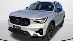 2025 Volvo XC40 B5 Plus Dark Theme