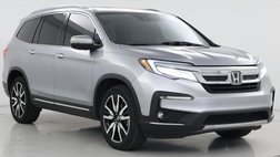 2020 Honda Pilot Touring w/Rear Captain's Chairs
