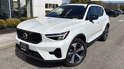 2025 Volvo XC40 B5 Plus Dark Theme