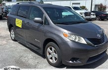2016 Toyota Sienna XLE 7-Passenger Auto Access Se