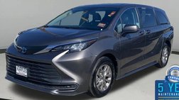 2022 Toyota Sienna LE 8-Passenger