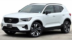 2025 Volvo XC40 B5 Plus Dark Theme