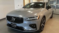 2024 Volvo S60 B5 Ultimate Dark Theme