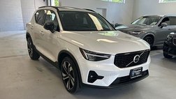 2023 Volvo XC40 B5 Plus Dark Theme