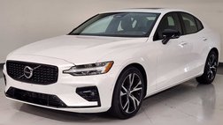 2024 Volvo S60 B5 Core Dark Theme