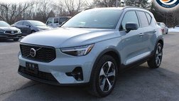 2025 Volvo XC40 B5 Plus Dark Theme