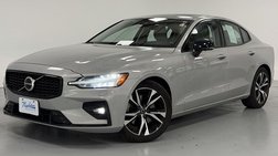 2023 Volvo S60 B5 Plus Dark Theme