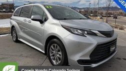 2022 Toyota Sienna LE 8-Passenger