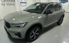 2024 Volvo XC40 B5 Core Dark Theme