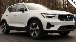 2025 Volvo XC40 B5 Plus Dark Theme