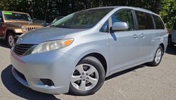2013 Toyota Sienna LE 8-Passenger