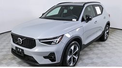 2025 Volvo XC40 B5 Plus Dark Theme