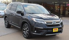 2021 Honda Pilot Touring w/Rear Captain's Chairs