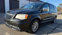 2014 Chrysler Town and Country Touring-L