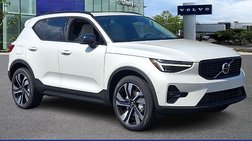 2025 Volvo XC40 B5 Ultra Dark Theme