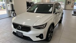 2023 Volvo XC40 B5 Plus Bright Theme
