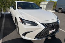 2023 Lexus ES 300h Luxury
