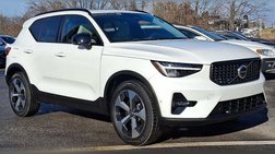 2023 Volvo XC40 B4 Plus Dark Theme