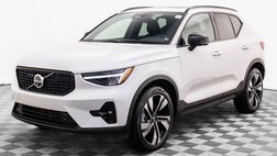 2025 Volvo XC40 B5 Plus Dark Theme