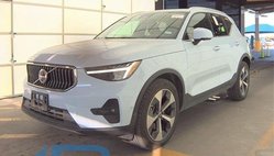 2025 Volvo XC40 B5 Plus Bright Theme