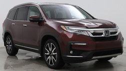 2022 Honda Pilot Touring w/Rear Captain's Chairs