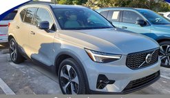 2025 Volvo XC40 B5 Plus Dark Theme
