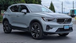 2025 Volvo XC40 B5 Plus Bright Theme