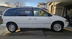 1996 Chrysler Town and Country LX