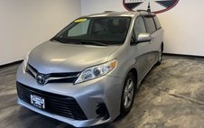 2018 Toyota Sienna LE 7-Passenger FWD with Auto-A
