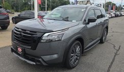 2025 Nissan Pathfinder SL