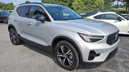 2023 Volvo XC40 B5 Plus Dark Theme