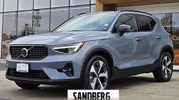 2023 Volvo XC40 B5 Plus Dark Theme